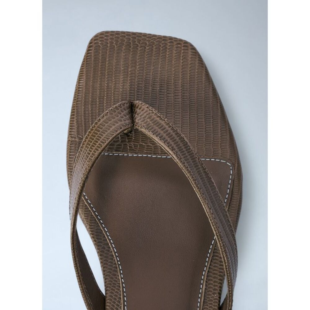 Toteme Women Lizard-Embossed Flip Flops - Picture 6 of 7